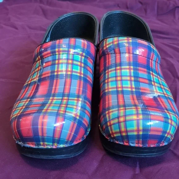 ⭐💥 Women's Dansko clogs size 37 plaid in good condition⭐💥 - Picture 2 of 10